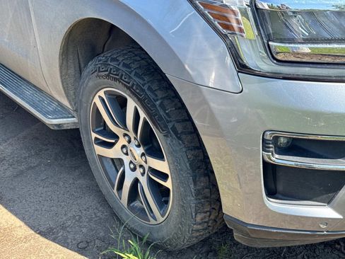 Used 2022 Ford Expedition Limited AWD/4WD image 5
