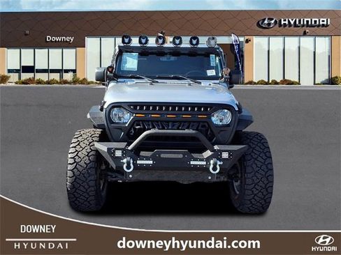 Used 2023 Jeep Gladiator Overland image 2