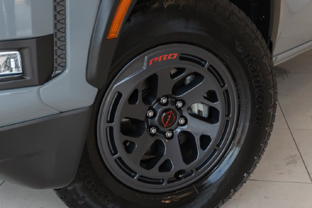 Used 2025 Nissan Frontier Pro-X w/ Pro Convenience Package RWD image 2