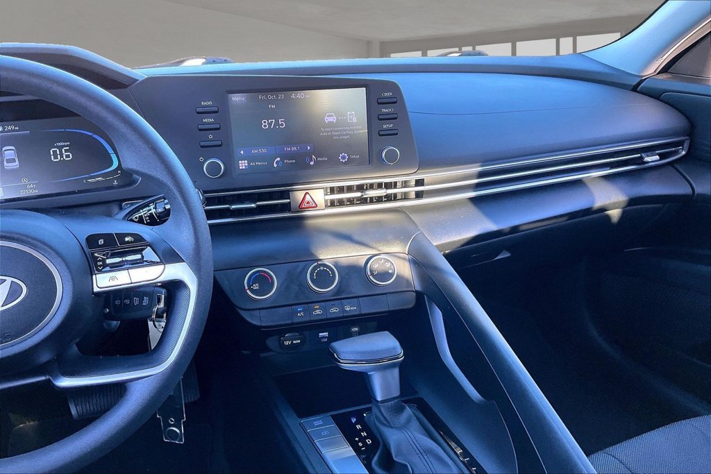 Used 2024 Hyundai Elantra SE FWD image 9