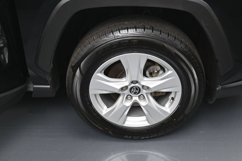Used 2021 Toyota RAV4 XLE AWD/4WD image 33