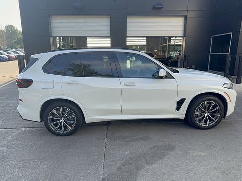 Used 2026 BMW X5 xDrive50e w/ Executive Package AWD/4WD image 4
