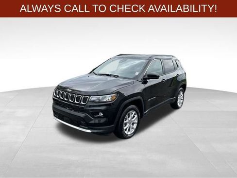 Used 2023 Jeep Compass Limited w/ Elite Group AWD/4WD image 3