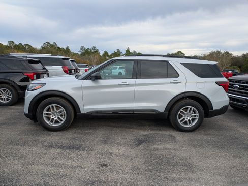 New 2026 Ford Explorer Active RWD image 7