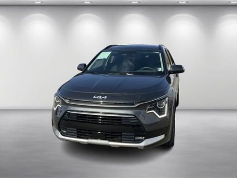 Used 2024 Kia Niro EX Touring image 1