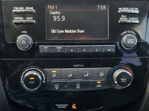 Used 2017 Nissan Rogue S AWD/4WD image 17