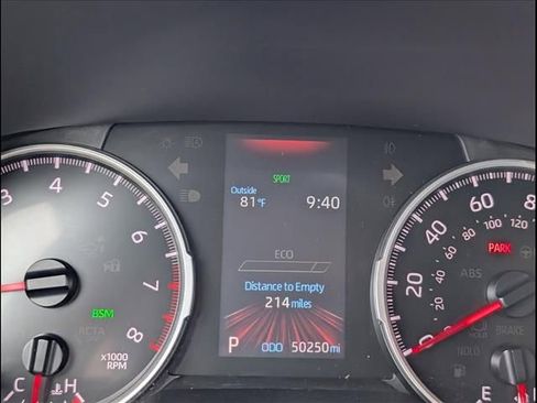 Used 2022 Toyota RAV4 XLE FWD image 21
