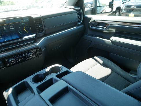 Used 2024 Chevrolet Silverado 2500 LT w/ Midnight Edition AWD/4WD image 11