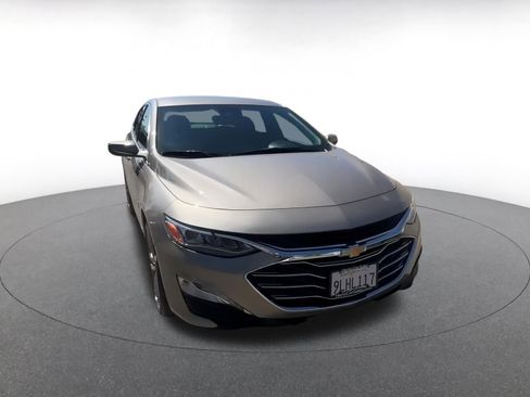 Used 2024 Chevrolet Malibu LT image 3