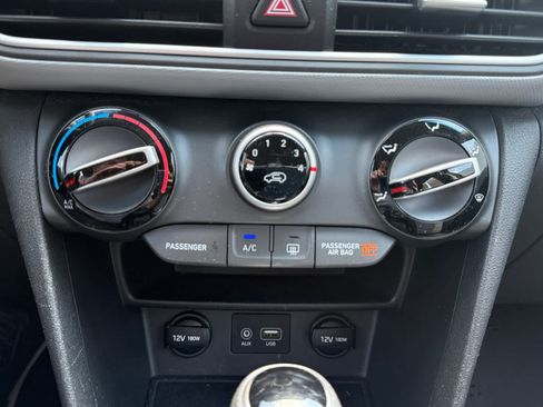 Used 2018 Hyundai Kona SE FWD image 17