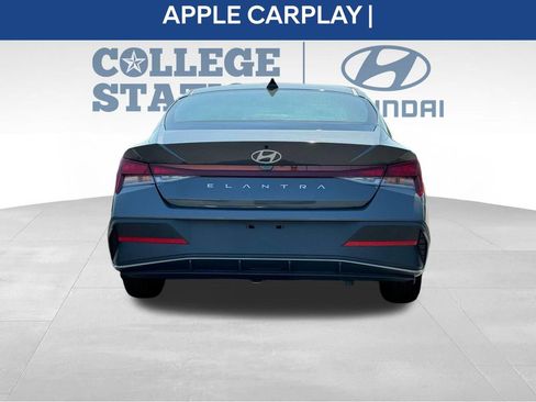 Used 2025 Hyundai Elantra SE image 7