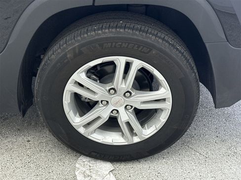 Used 2023 GMC Terrain SLE w/ Driver Convenience Package image 41