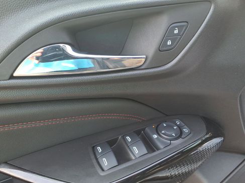 Certified 2024 Chevrolet Trax RS FWD image 19