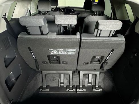 New 2026 Kia Carnival LX FWD image 29