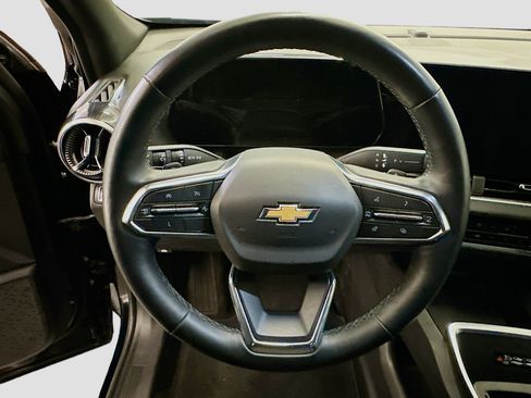 Used 2025 Chevrolet Equinox LT w/ Convenience Package II image 18