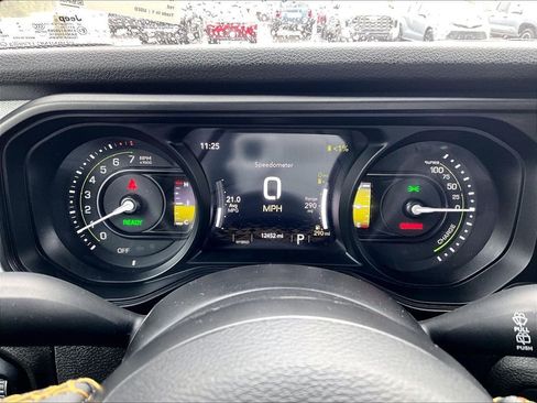 Used 2024 Jeep Wrangler Unlimited w/ Convenience Group AWD/4WD image 25