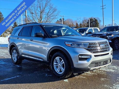 Used 2022 Ford Explorer XLT w/ Equipment Group 202A image 3
