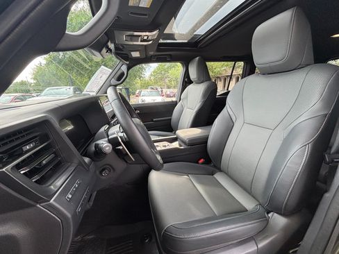 Used 2025 Lexus GX 550 w/ Accessory Package (2T) AWD/4WD image 19