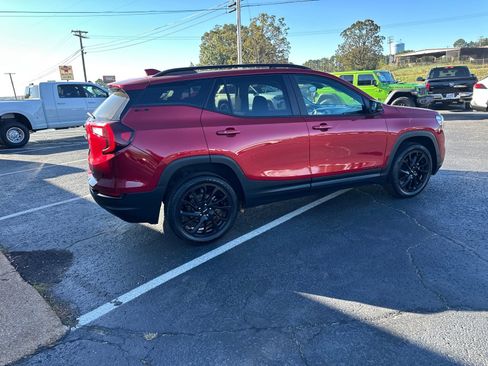 Used 2023 GMC Terrain SLE w/ Driver Convenience Package image 5