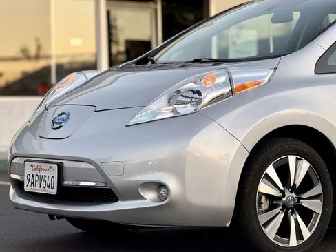 Used 2017 Nissan Leaf SV image 4