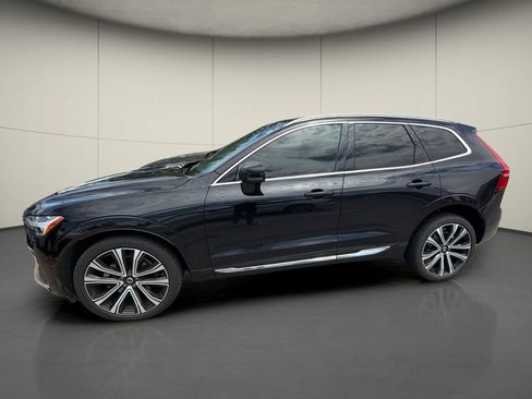 Used 2023 Volvo XC60 B5 Ultimate w/ Climate Package FWD image 5