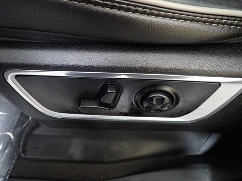 Used 2019 RAM 1500 Laramie AWD/4WD image 22