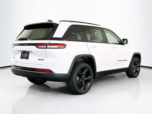 Used 2023 Jeep Grand Cherokee Limited w/ Black Appearance Package image 9