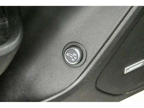 Used 2020 Chevrolet Blazer Premier image 32