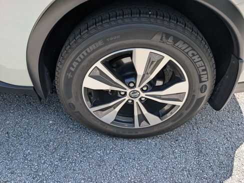 Used 2020 Nissan Murano SV image 11