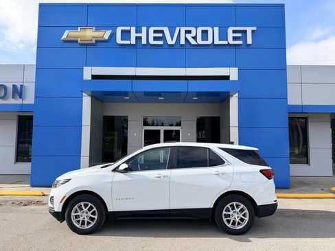 Used 2023 Chevrolet Equinox LT image 1