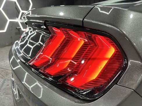 Used 2018 Ford Mustang Premium RWD image 31