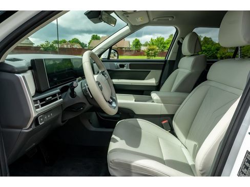 Used 2026 Hyundai Santa Fe SEL FWD image 12