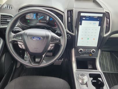 Used 2024 Ford Edge SE w/ Black Appearance Package