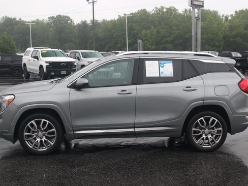 Used 2023 GMC Terrain Denali w/ Denali Premium Package AWD/4WD image 4