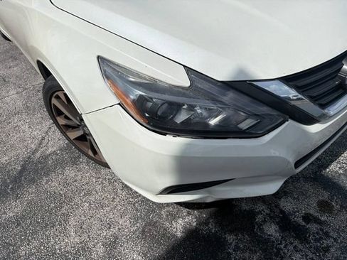 Used 2017 Nissan Altima 2.5 SR FWD image 4
