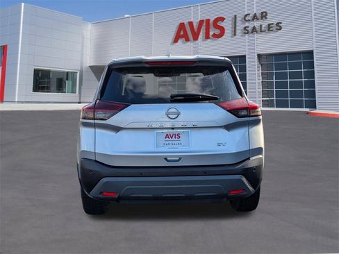 Used 2023 Nissan Rogue SV image 5