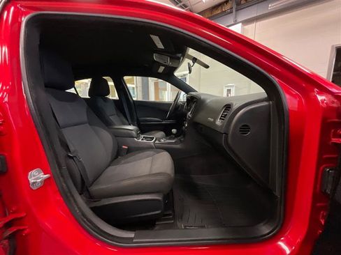 Used 2018 Dodge Charger SXT image 24