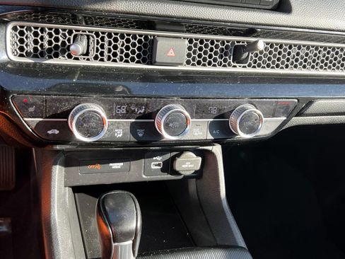 Certified 2022 Honda Civic EX image 27