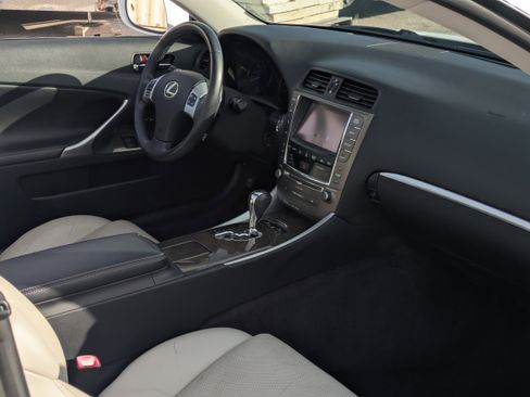 Used 2014 Lexus IS 250C image 14