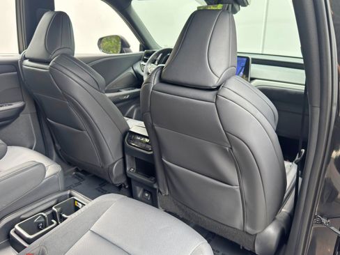 Used 2024 Lexus TX 500h AWD w/ Technology Package image 38