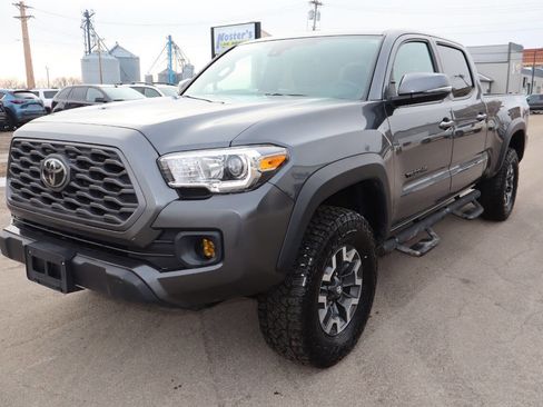 Used 2022 Toyota Tacoma TRD Off-Road image 1
