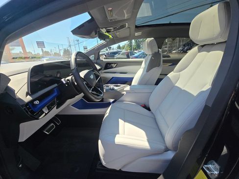Used 2025 Cadillac Optiq Sport 1 w/ LPO, ONYX Package AWD/4WD image 21