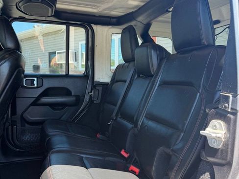 Used 2019 Jeep Wrangler Unlimited Rubicon AWD/4WD image 11
