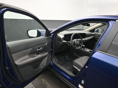 Certified 2025 Nissan Kicks SV image 16