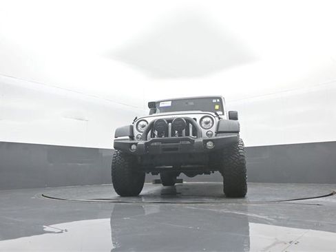 Used 2017 Jeep Wrangler Unlimited Rubicon w/ Connectivity Group image 28