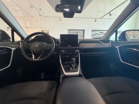 Used 2025 Toyota RAV4 XLE image 33