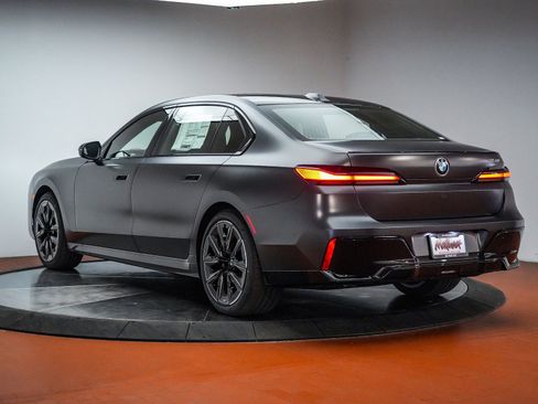 New 2026 BMW 740i w/ Premium Package RWD image 7
