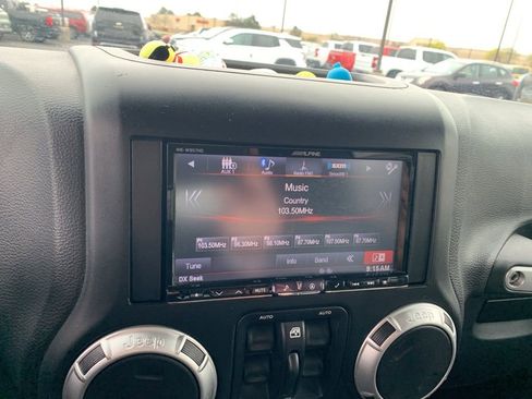 Used 2016 Jeep Wrangler Unlimited Rubicon AWD/4WD image 19