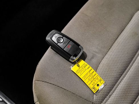 Used 2017 Ford Fusion SE FWD image 55