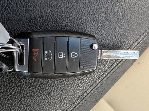 Used 2015 Kia Optima LX FWD image 30